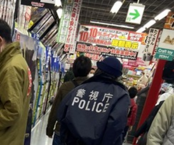 【速報】ヨドバシ秋葉原、ゲリラPS5販売で転売ヤーが店を破壊し、警察出動ｗｗｗｗ（＊動画あり）