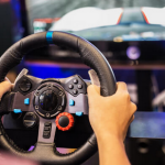 車の運転ってゲームコントローラーに置き換えられないの？