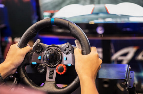 車の運転ってゲームコントローラーに置き換えられないの？