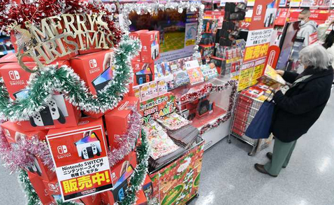 マンガ家「ヨドバシはクリスマスでSwitchを求める長蛇の列！PS5売り場には人が全然いなかったw