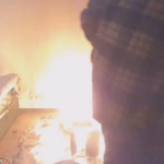 【動画】生配信中に自宅に火を放った男性、とんでもない消化方法で鎮火