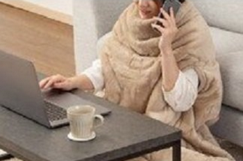ニトリ「予想外です」…若者向けに開発した「スマホ毛布」が40-50代にも人気