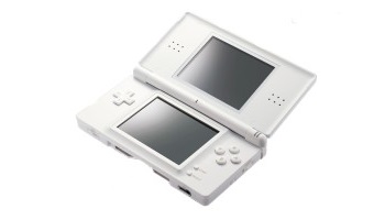 【朗報】お前らが持ってた『ニンテンドーDSLite』の色、完全に一致するｗｗｗｗ