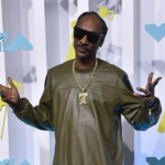 【朗報】Snoop Dogg「Xboxコントローラをいつも持ち歩いてる。水より大事」